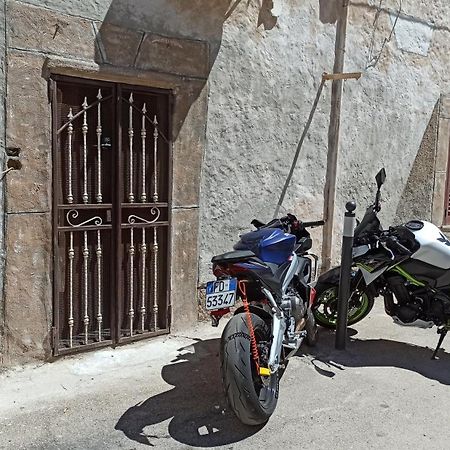 Casa Ele - Casa Indipendente Con Cucina - Bikes Friendly Daire Sassari Dış mekan fotoğraf